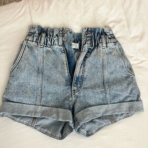 Abercrombie high rise light wash vintage Jean short